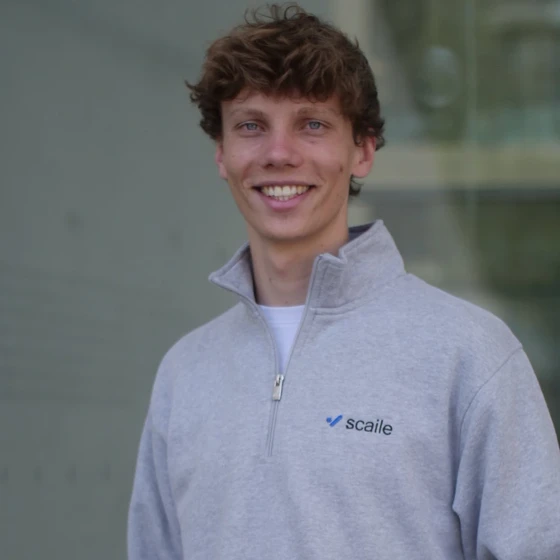 Simon, Co-founder